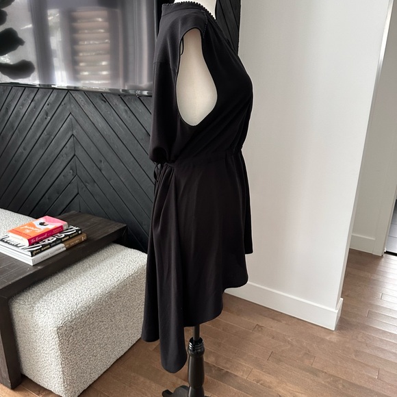 VINCE CAMUTO top - Picture 7 of 7